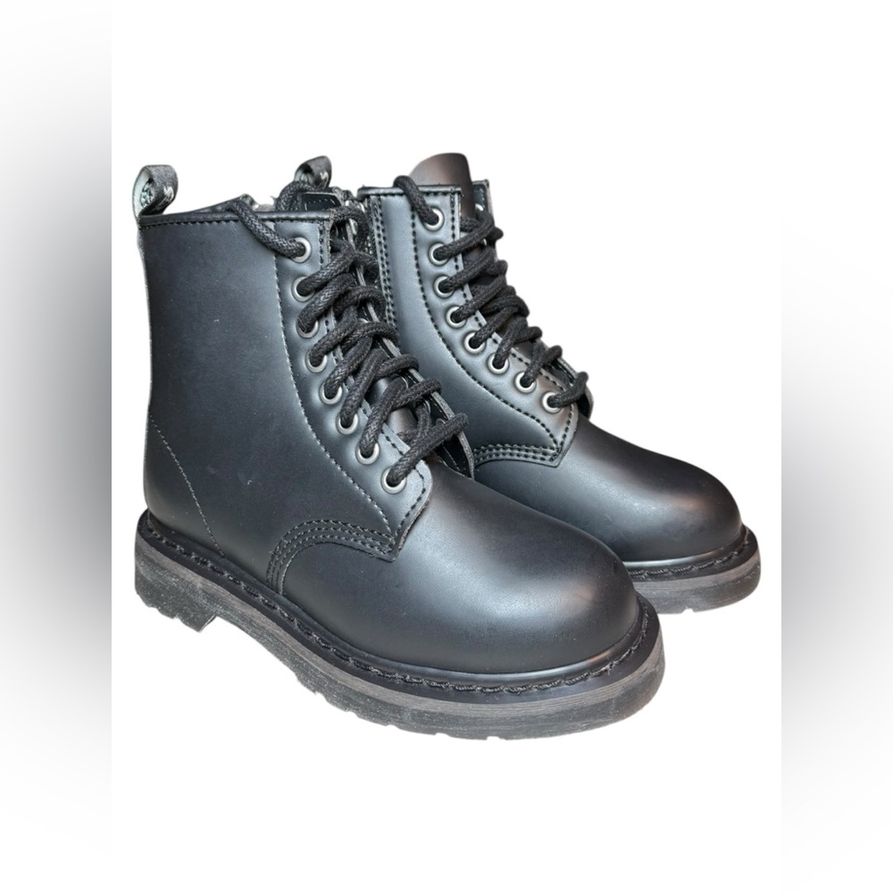 Demonia Shoes Womens 6 Mens 4 Bolt 100
Black Boots Mid Calf Lace Up Side Zip
